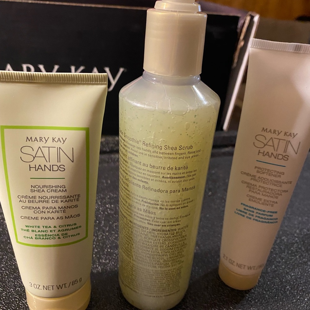 Mary Kay Satin Hands Pampering Set